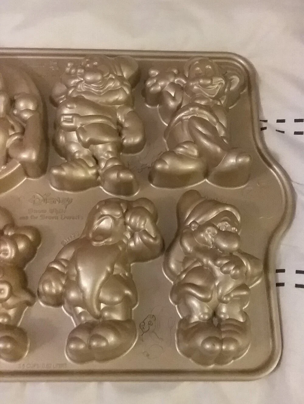 Nordic Ware Snow White Seven Dwarfs Cakelet Cupcake Cake Muffin Pan Excellent